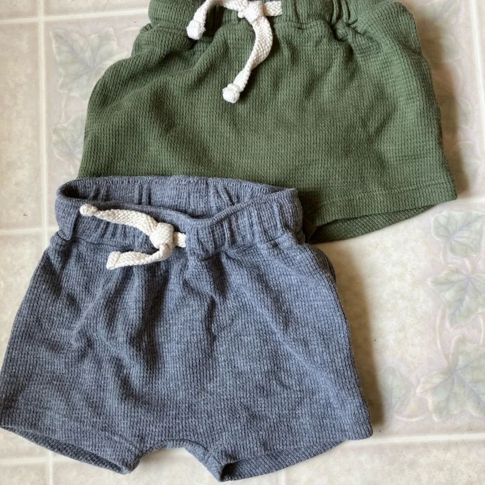 2 pair‎ Old Navy 0-3 month waffle weave elastic waist shorts